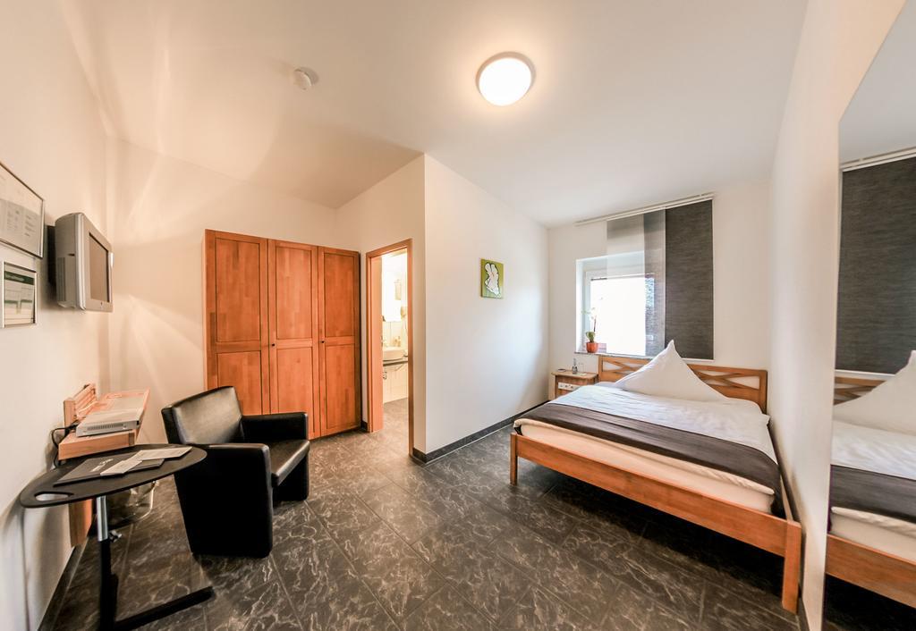 Inwest Hotel Garni Crailsheim Pokoj fotografie